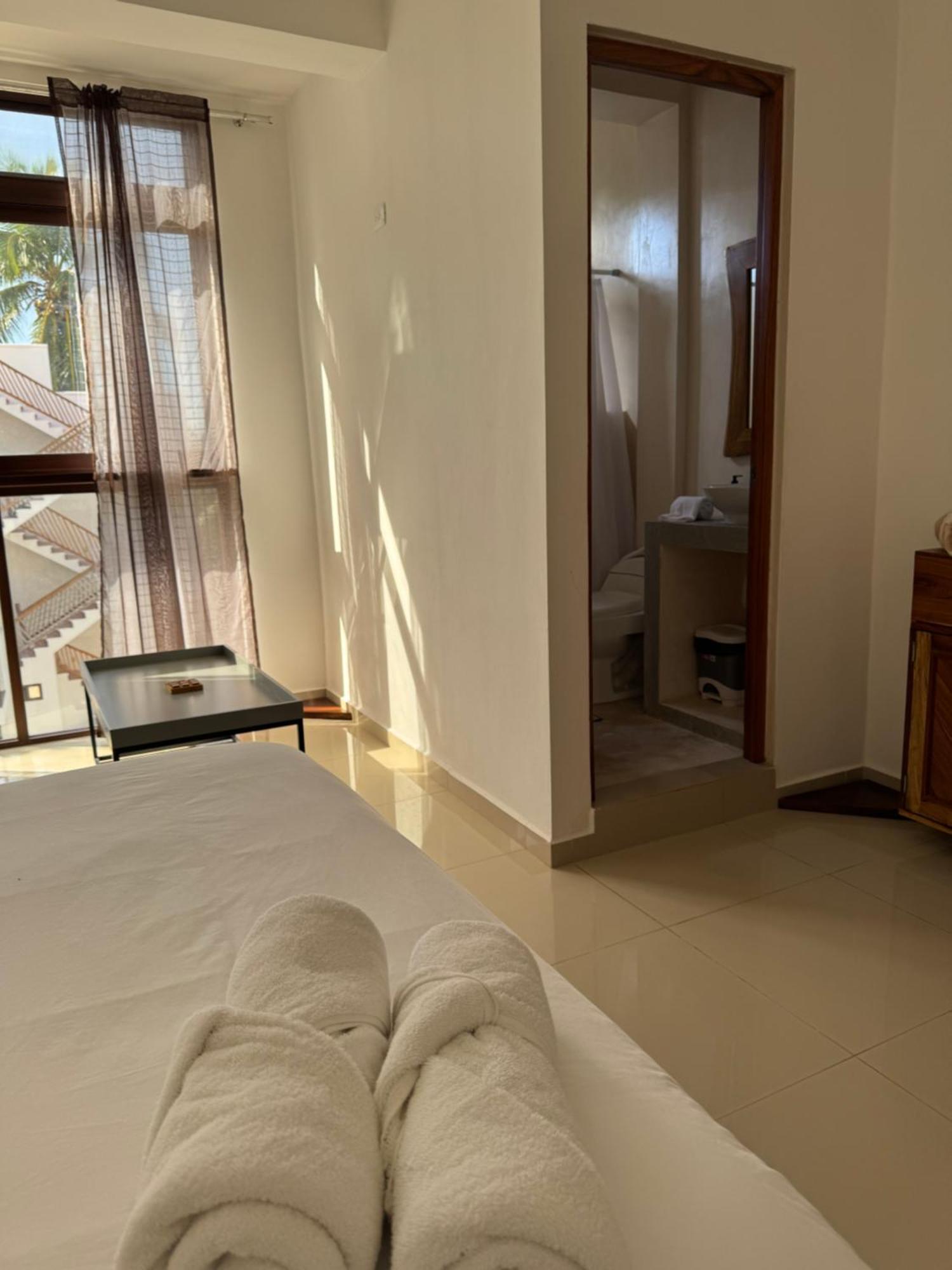 Mexhe Hotel El Cuyo Luaran gambar