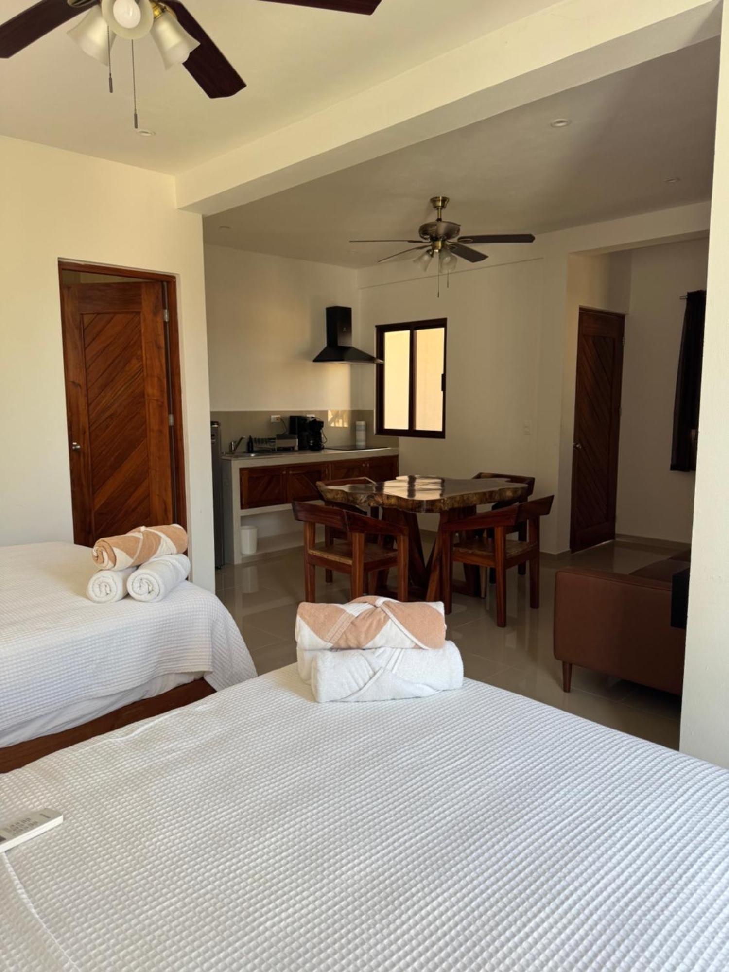 Mexhe Hotel El Cuyo Luaran gambar
