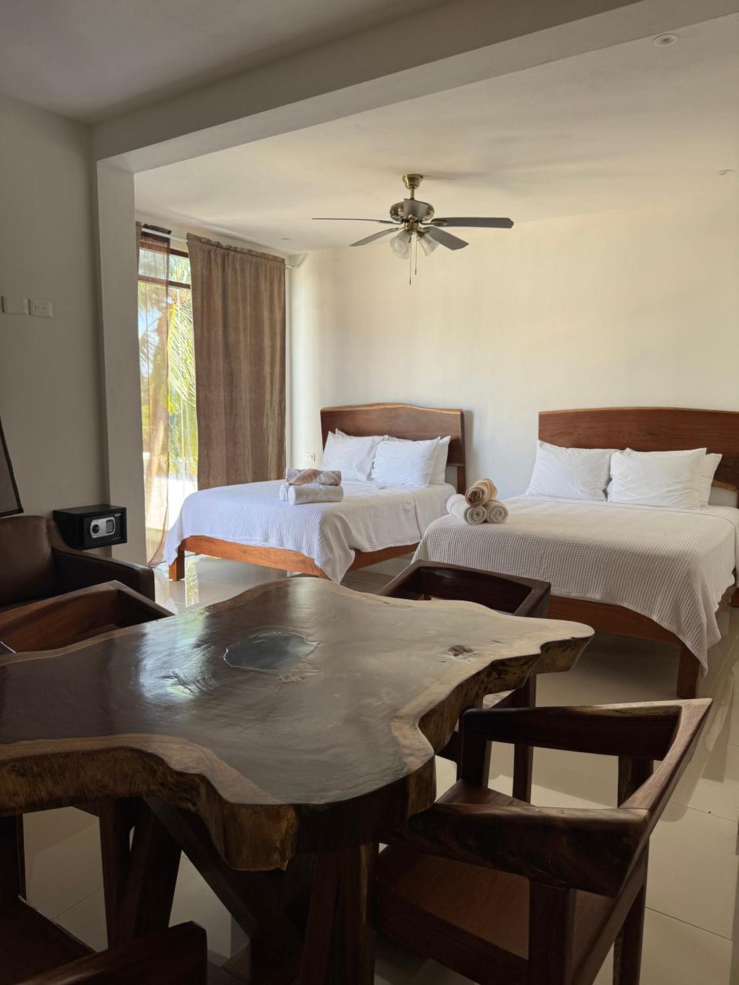 Mexhe Hotel El Cuyo Luaran gambar