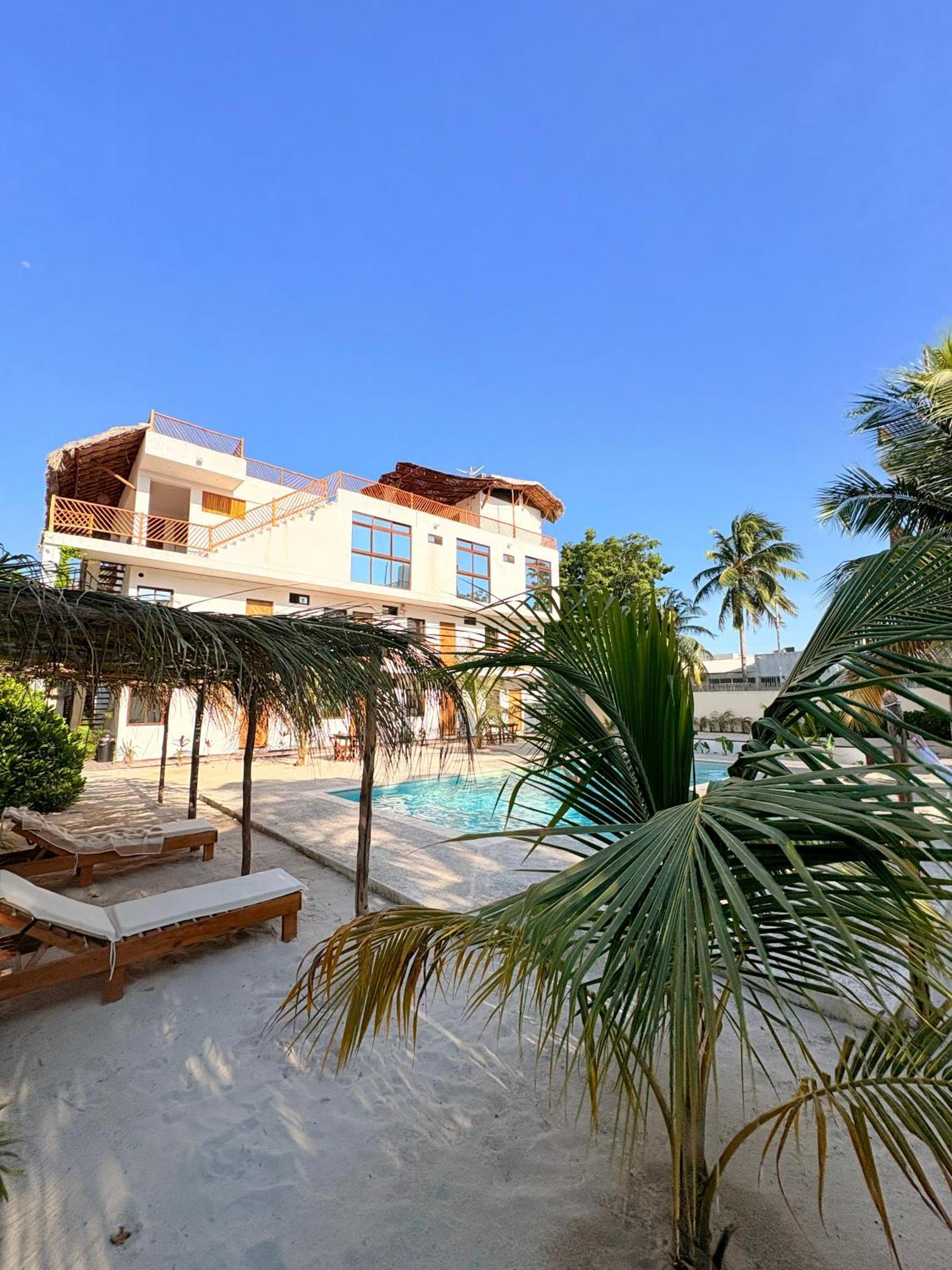 Mexhe Hotel El Cuyo Luaran gambar
