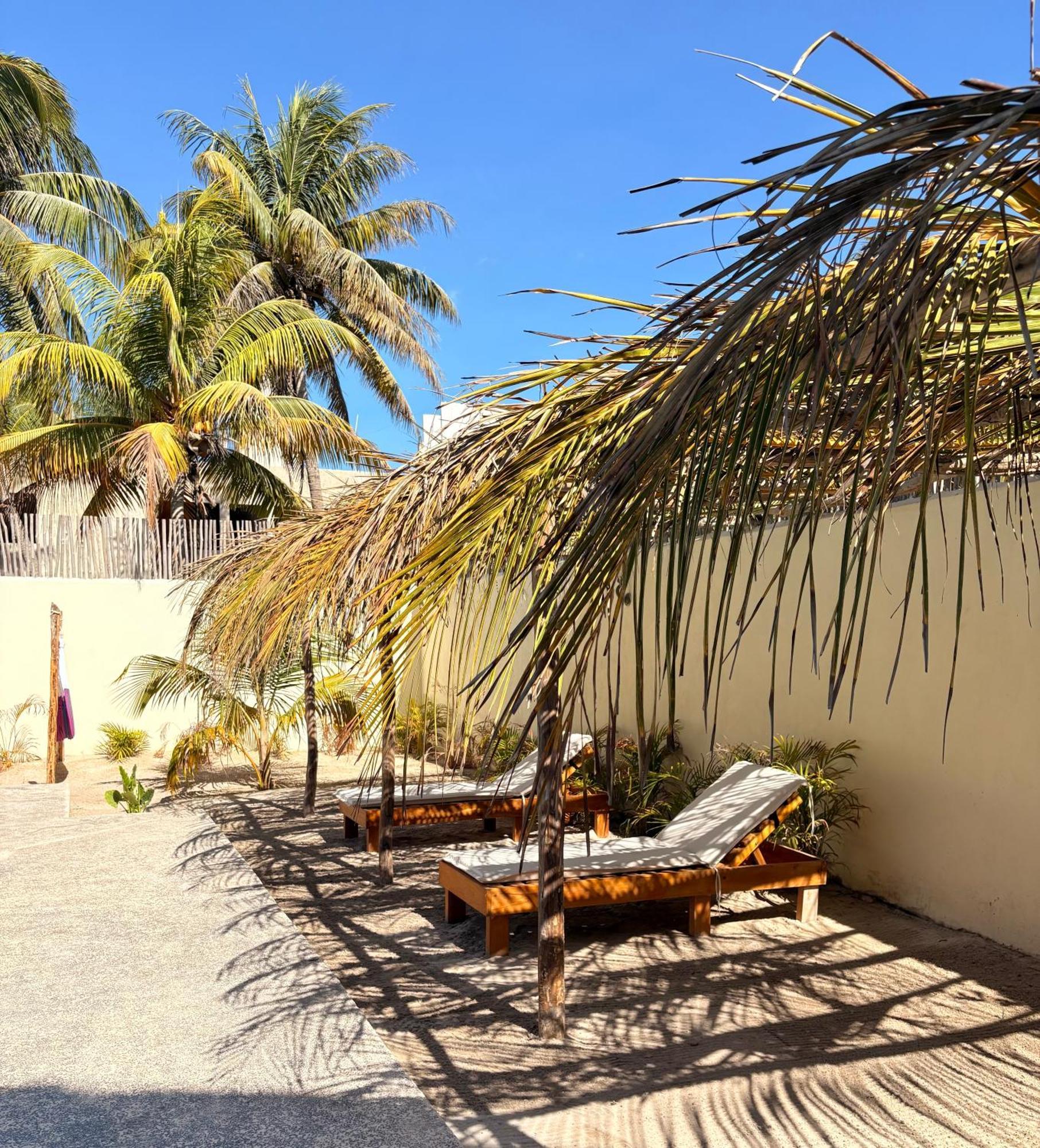 Mexhe Hotel El Cuyo Luaran gambar