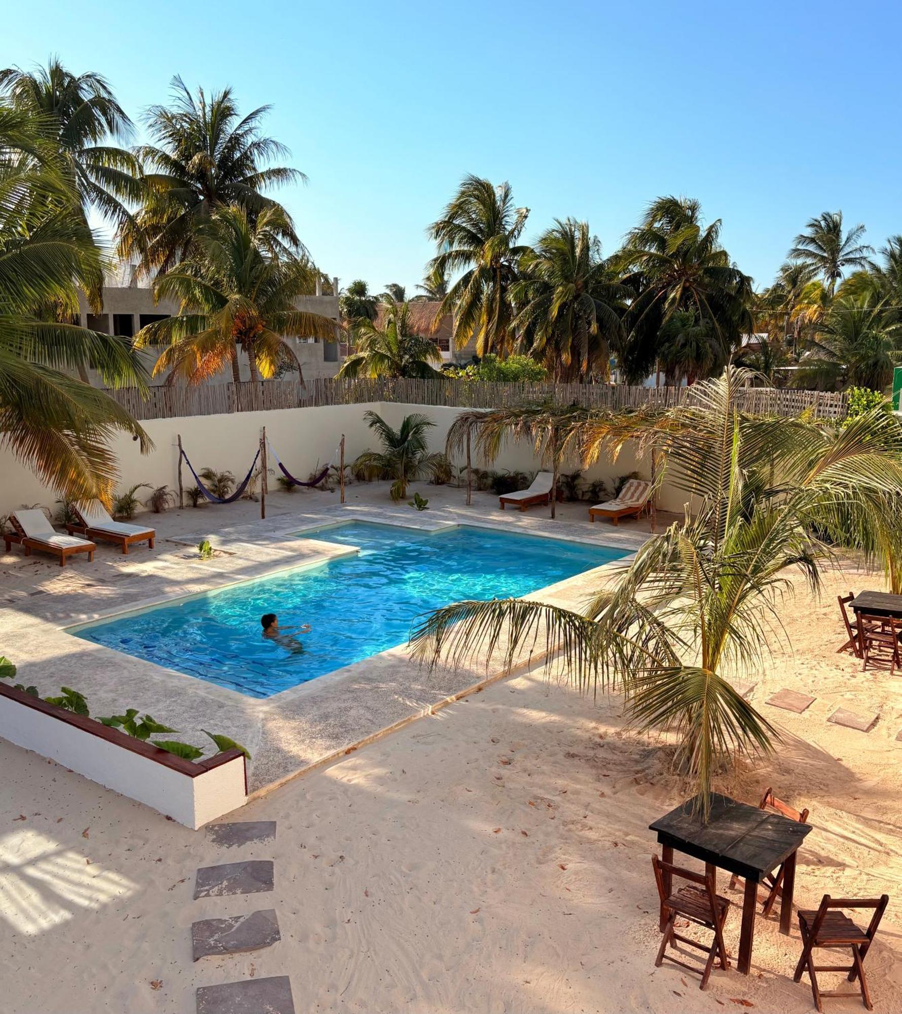 Mexhe Hotel El Cuyo Luaran gambar
